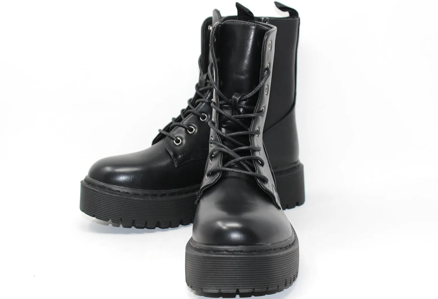 8 eye laced boot-1