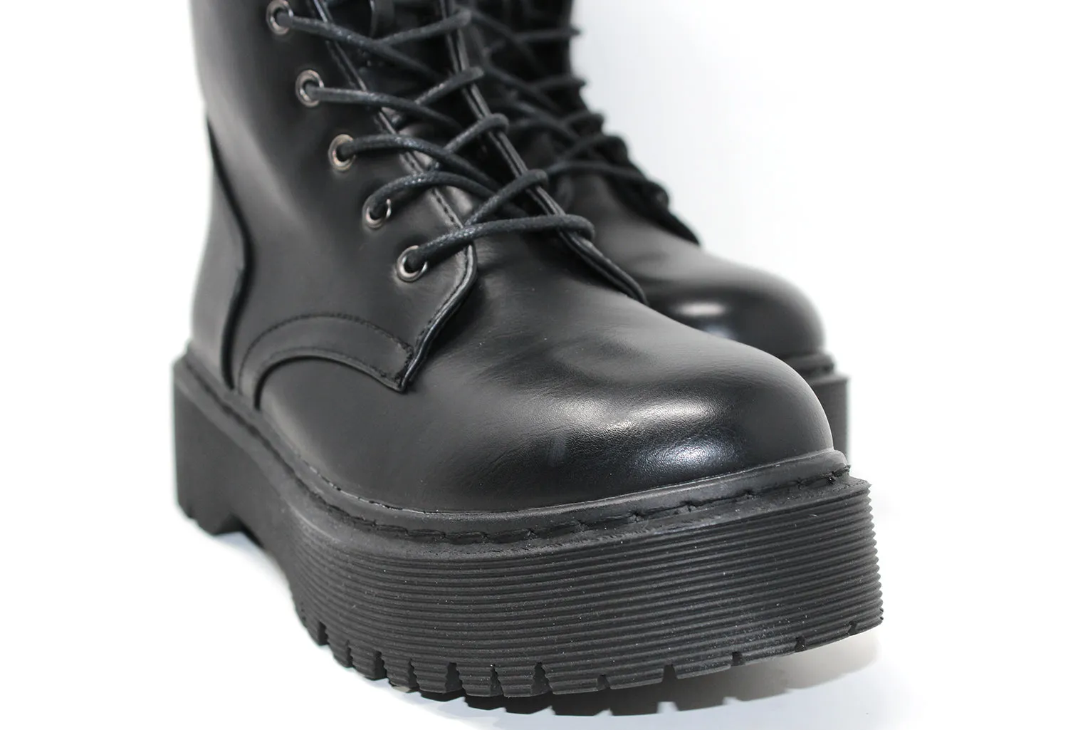 8 eye laced boot-1