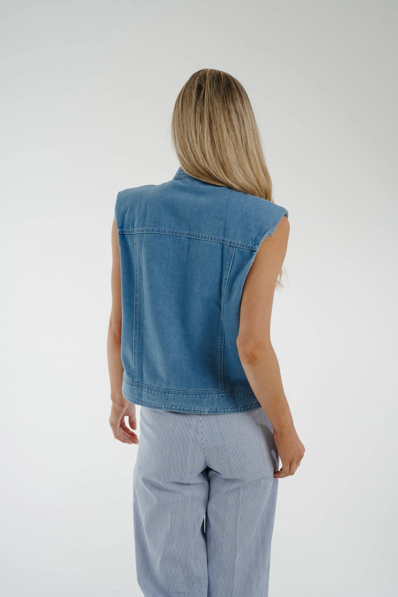 Daisy Sleeveless Denim Jacket In Light Wash