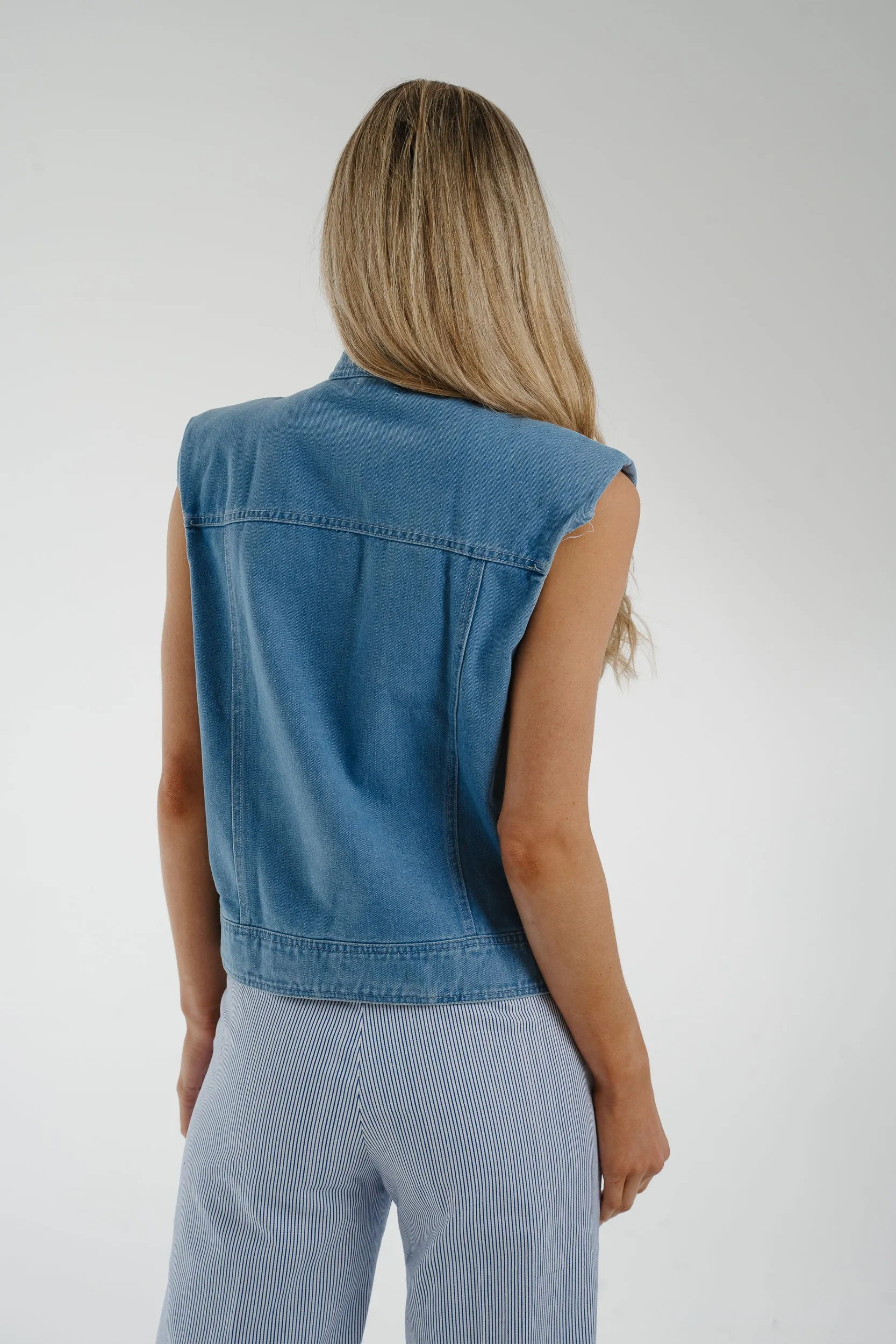 Daisy Sleeveless Denim Jacket In Light Wash