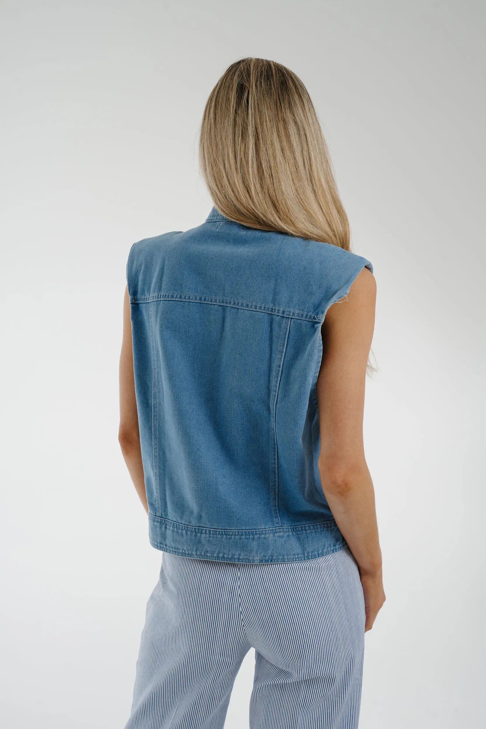 Daisy Sleeveless Denim Jacket In Light Wash