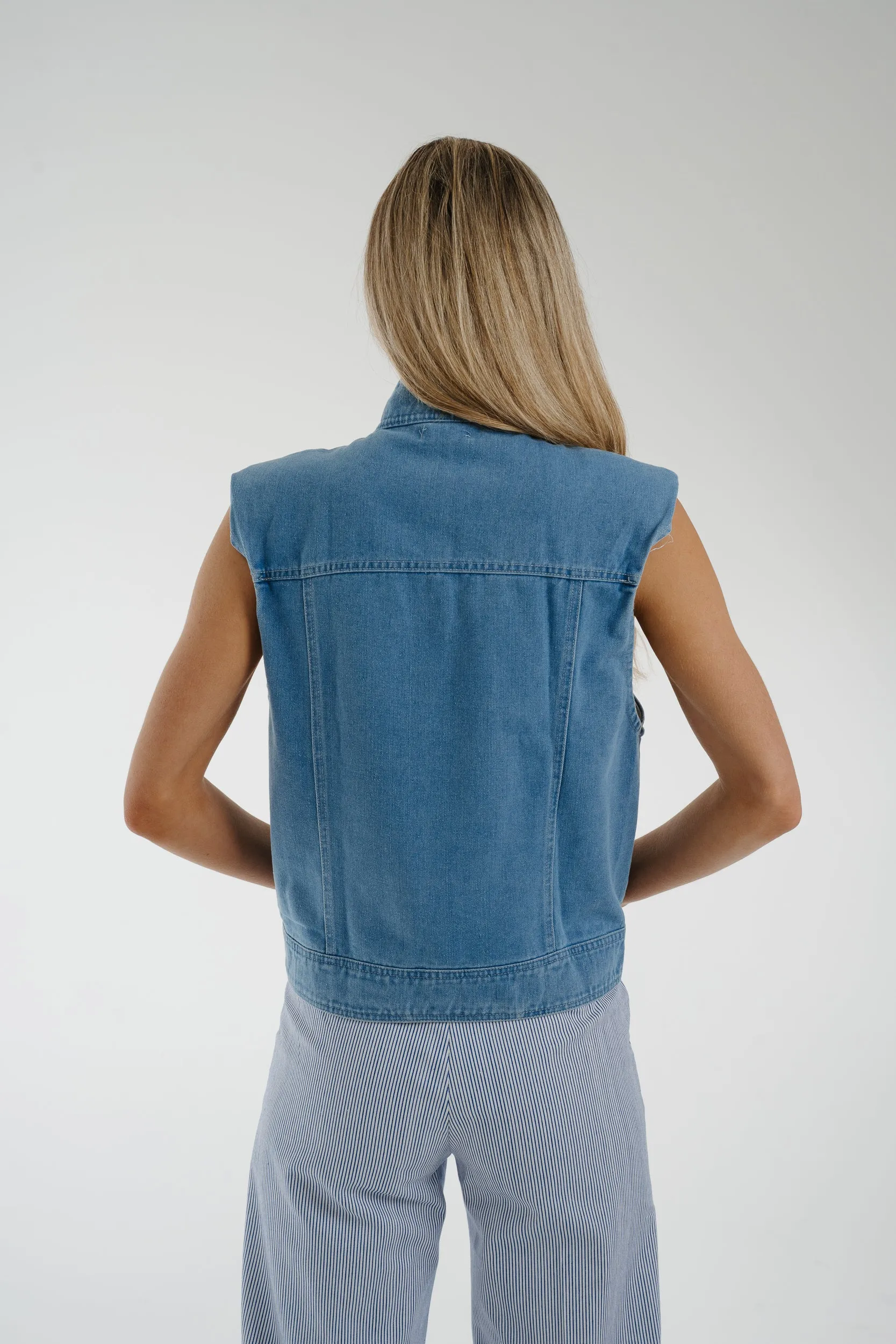 Daisy Sleeveless Denim Jacket In Light Wash