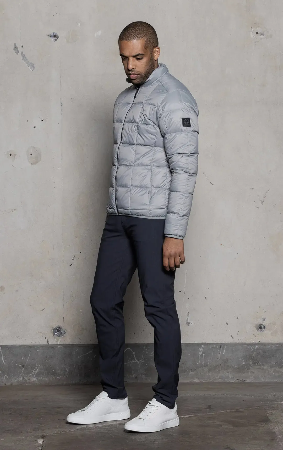 ESSENTIAL LIGHTWEIGHT DOWN JACKET