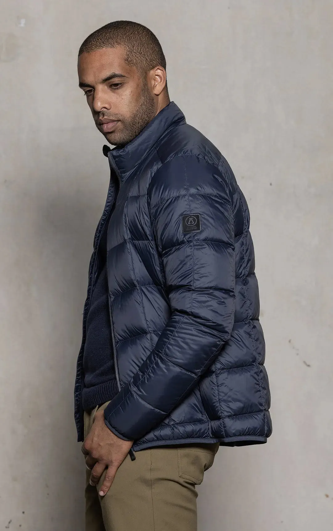 ESSENTIAL LIGHTWEIGHT DOWN JACKET