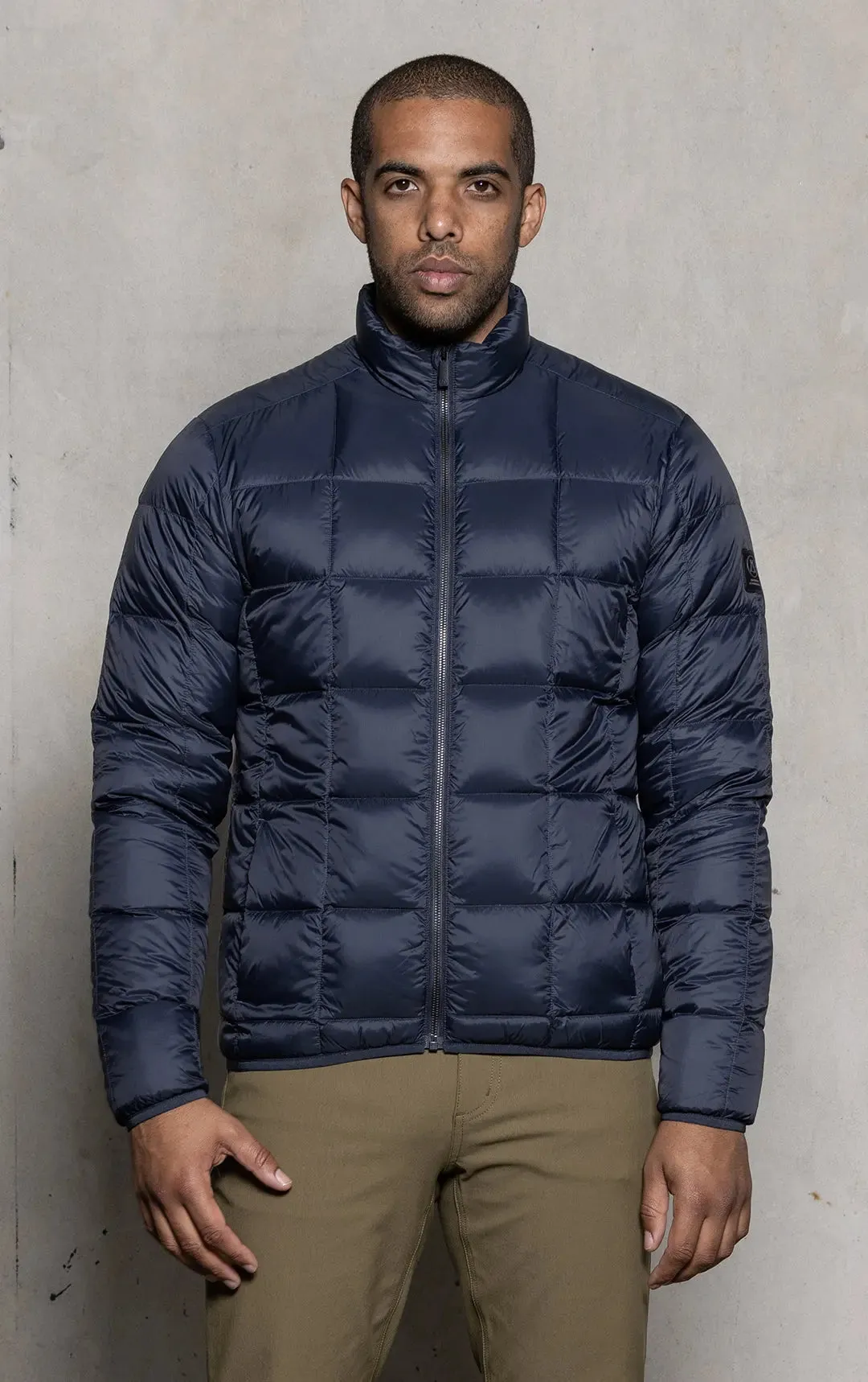 ESSENTIAL LIGHTWEIGHT DOWN JACKET