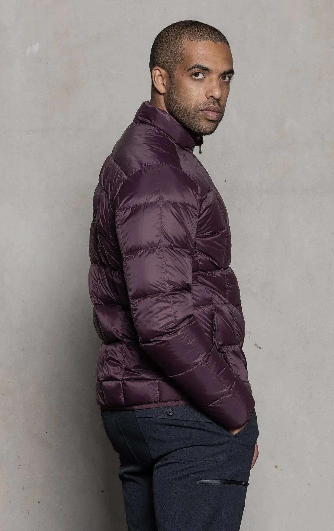 ESSENTIAL LIGHTWEIGHT DOWN JACKET