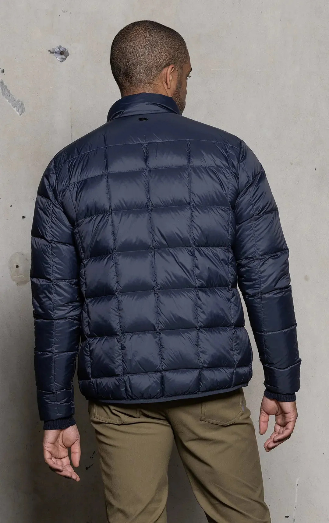 ESSENTIAL LIGHTWEIGHT DOWN JACKET