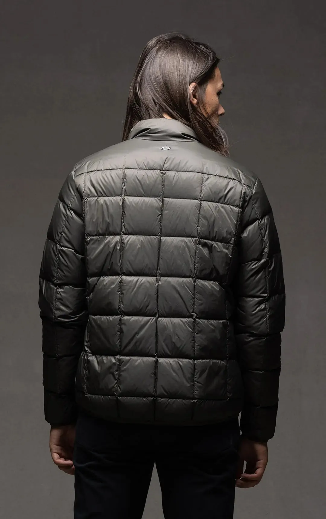 ESSENTIAL LIGHTWEIGHT DOWN JACKET