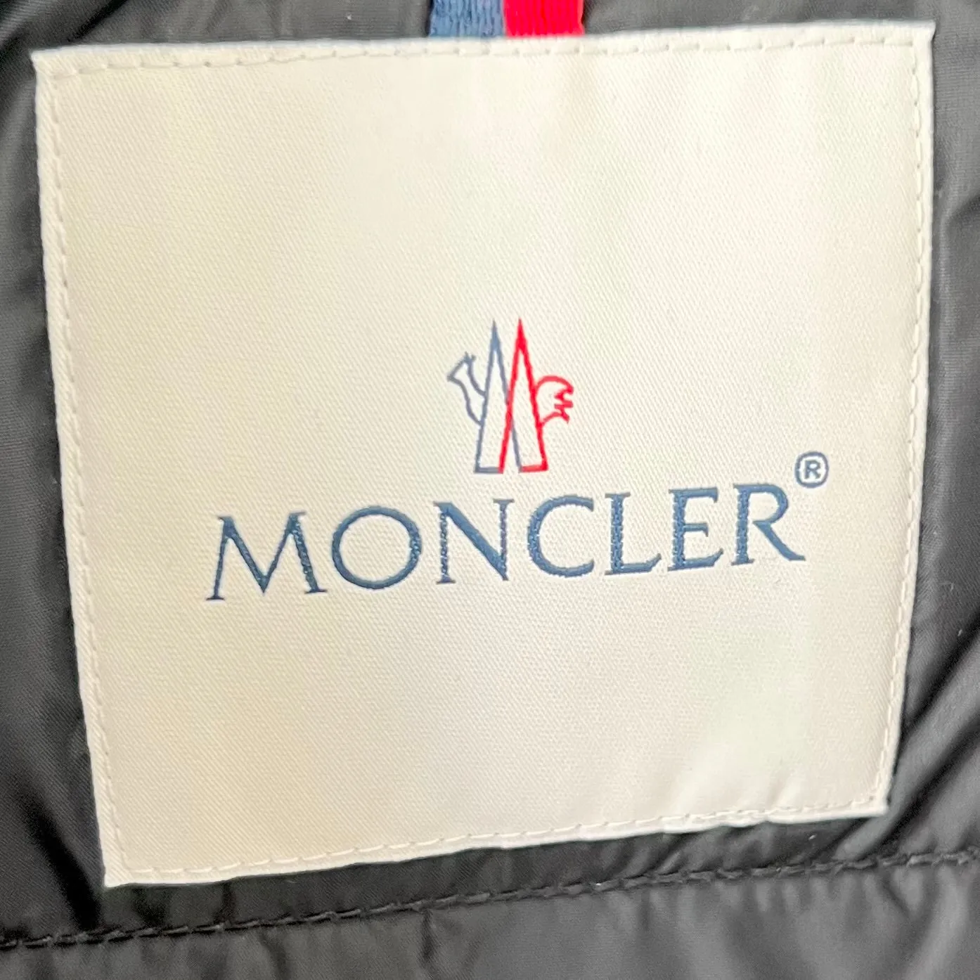 Sure! Heres an optimized title for the e-commerce product:

Moncler Mens Lightweight Gallinule Down Puffer Vest