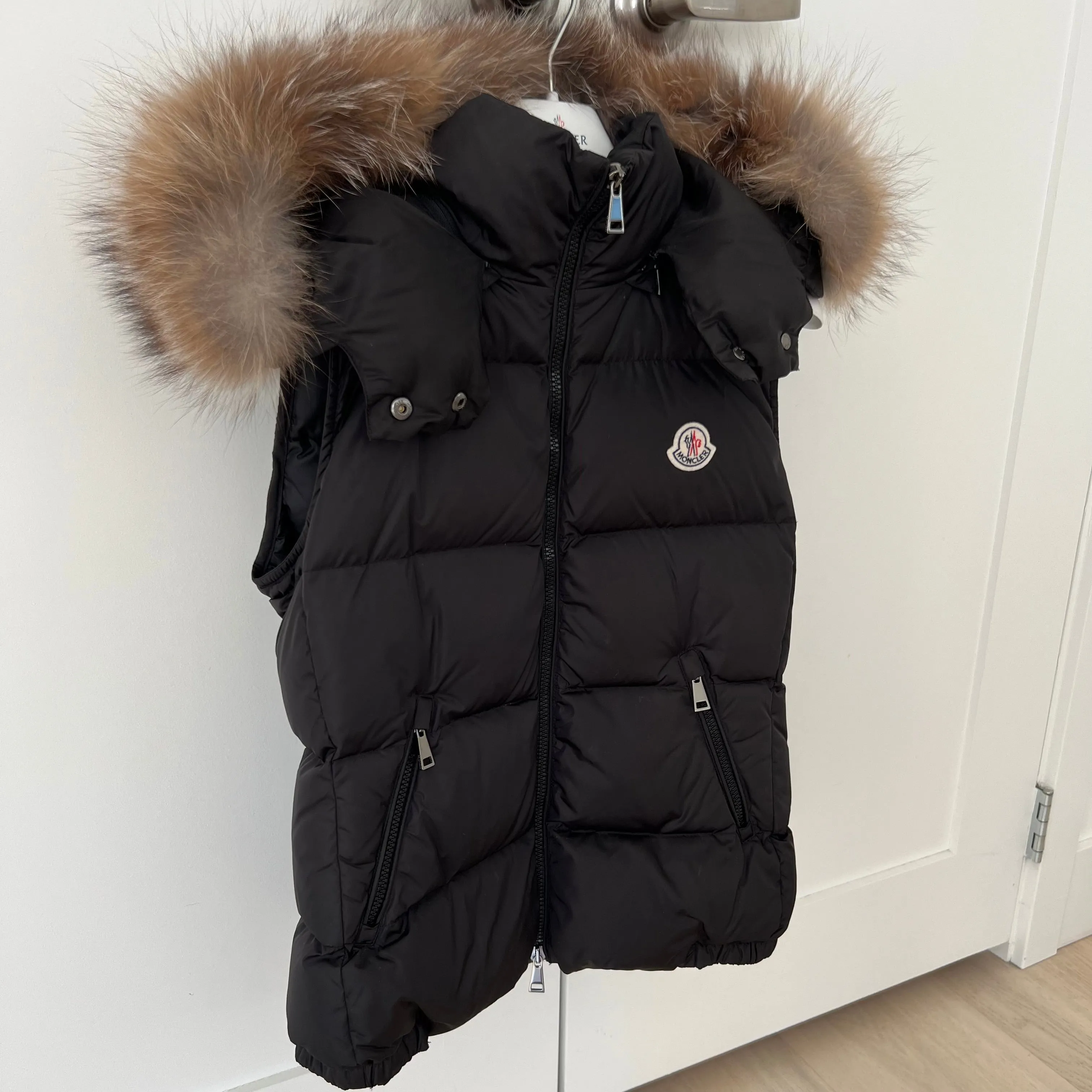 Sure! Heres an optimized title for the e-commerce product:

Moncler Mens Lightweight Gallinule Down Puffer Vest